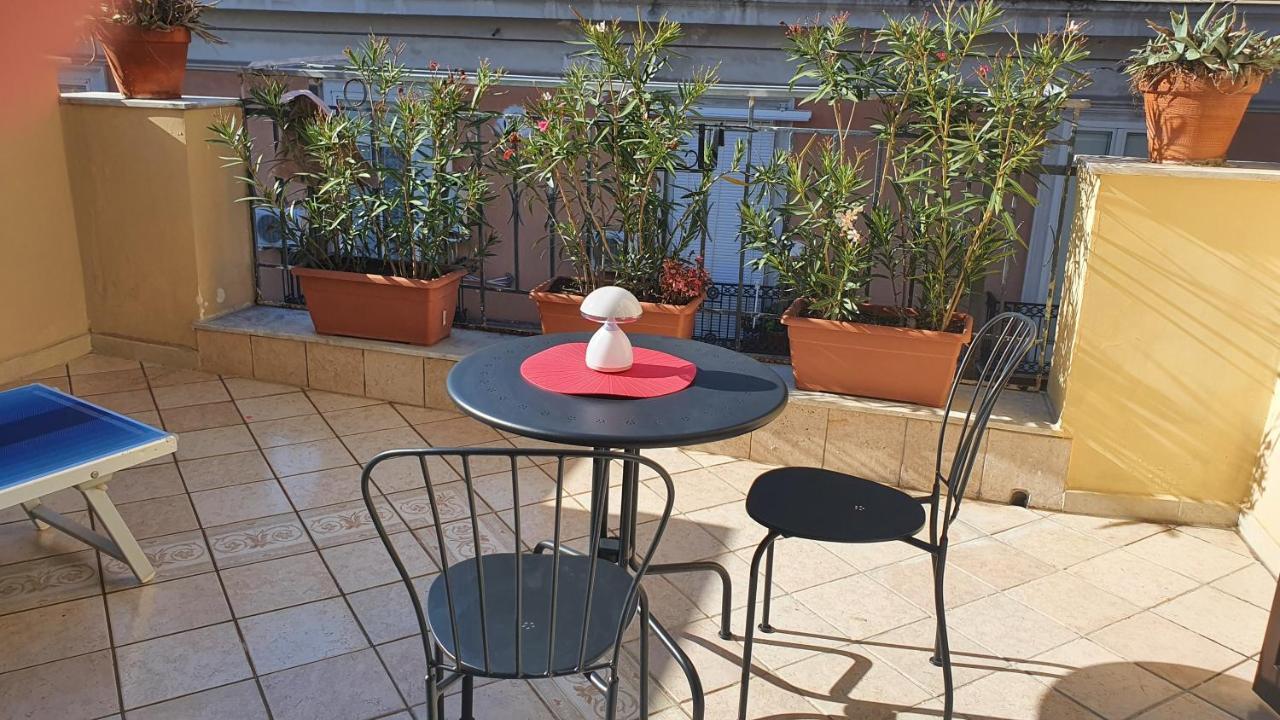 Gli Appartamenti Del Duca Di Miroballo Nápoles Exterior foto